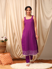 Women Purple Floral Embroidered Regular Thread Work Kurta with Trousers & With Dupatta