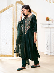 Women Floral Yoke Design Regular Sequinned Velvet Kurta with Trousers & With Dupatta