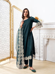 Women Regular Thread Work Velvet Kurta with Trousers & With Dupatta