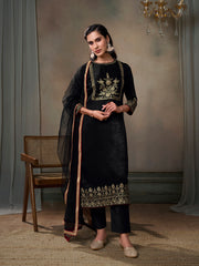 Ethnic Motifs Embroidered Velvet Kurta With Trousers & Dupatta