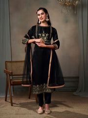 Ethnic Motifs Embroidered Velvet Kurta With Trousers & Dupatta