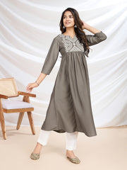 Geometric Embroidered Round Neck Three-Quarter Sleeves Kurta