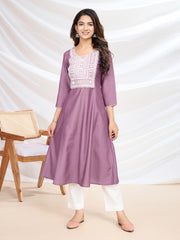 Geometric Embroidered Round Neck Three-Quarter Sleeves Kurta