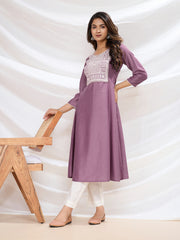 Geometric Embroidered Round Neck Three-Quarter Sleeves Kurta