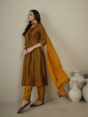 Women Ethnic Motifs Embroidered Pleated Beads and Stones Kurta with Trousers & With