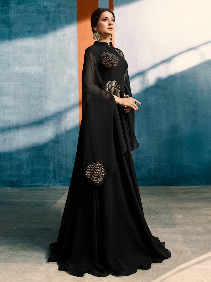 Black traditional gown hotsell