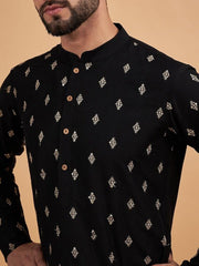 BlackEthnic Motifs Embroidered Thread Work Silk Kurta - Inddus.com