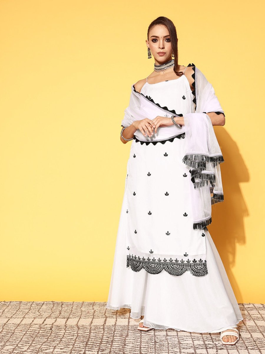 Women Ethnic Motifs Organza Scalloped Edge Kurta Set - Inddus.com