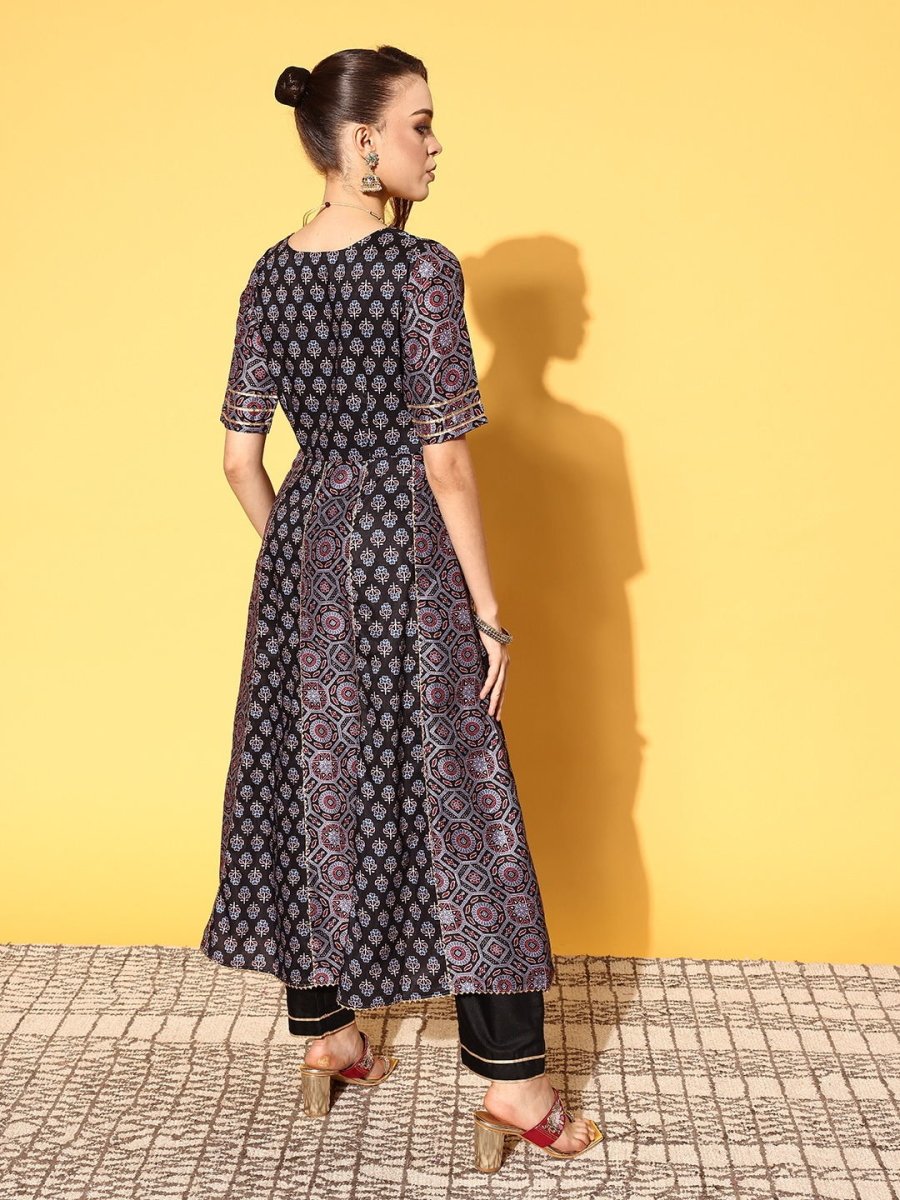 Women Floral Cotton Blend Print Parade Kurta Set - Inddus.com