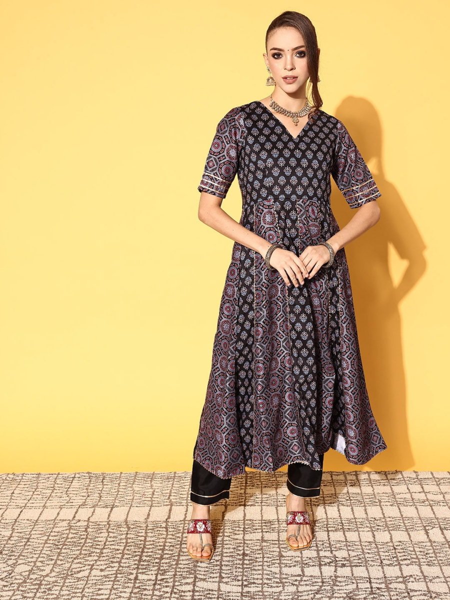 Women Floral Cotton Blend Print Parade Kurta Set - Inddus.com