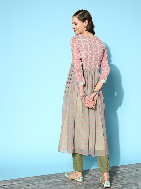 Women Floral Printed Gotta Patti Kurta With Trousers 5300