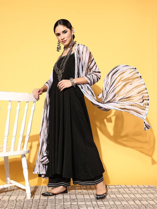 Women Solid Silk Blend Scalloped Edge Kurta Set - Inddus.com